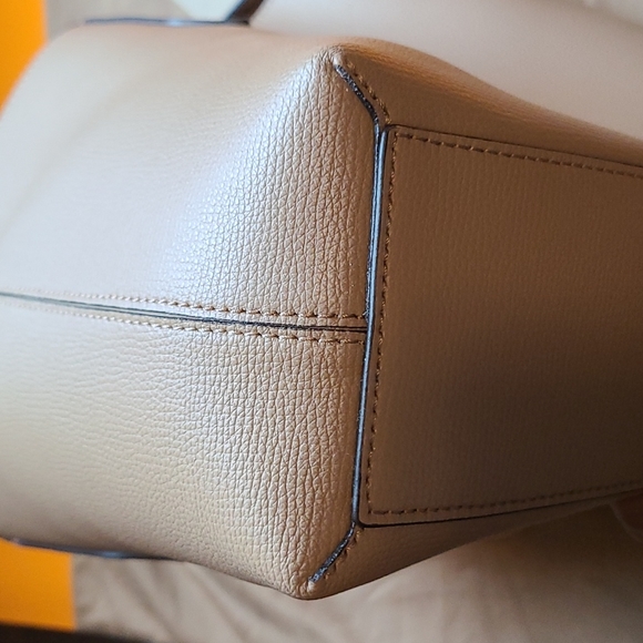 Burberry Haymarket colors check leather Mid camel reverse tote - Picture 13 of 16